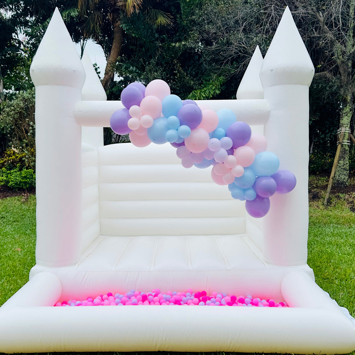 BOUNCE HOUSE WITH BALL PIT
